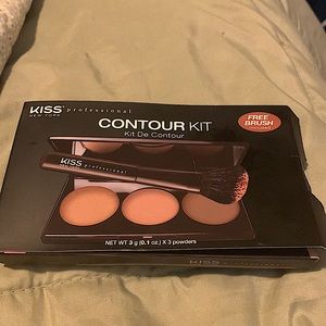 KISS Professional Contour Kit-Medium Complexion. W/Brush & Instructions.